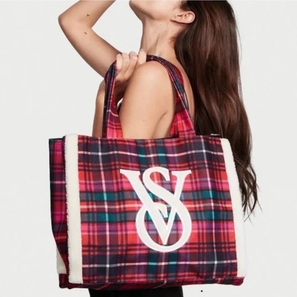 NWT* Victoria’s Secret Limited Edition Tartan Plaid Sherpa Carryall Tote Bag - Picture 3 of 7